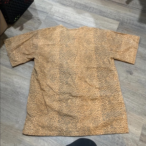 Scrub top leopard print size small women’s - Picture 4 of 6